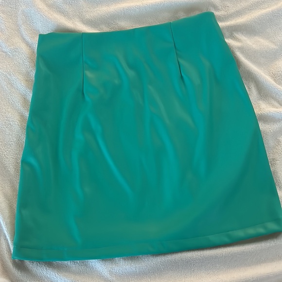 AKIRA Teal Mini Skirt Size Medium - Picture 2 of 2